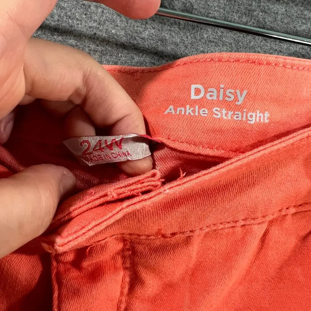 Laurie Felt Regular Daisy Floral Embroidered Ankle_Jeans Light Coral Plus 24